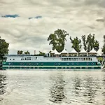 Rohan Boat Prague