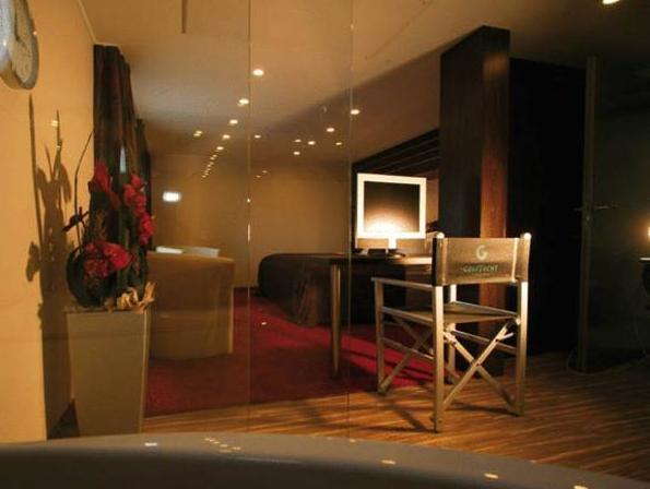 Rohan Boat Botel 3*